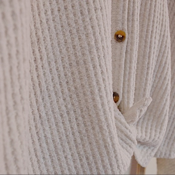 American Eagle Soft and Sexy Oversized Waffle Knit Sweater - Picture 3 of 4